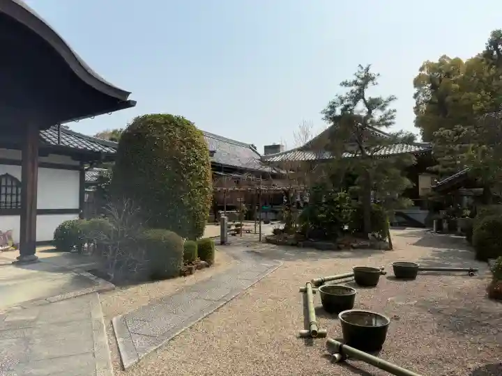 後白河院御聖蹟 法住寺の{uncategorized: "未分類", other: "その他", undefined: "問題あり", building: "その他建物", grave: "お墓", sacred_gate: "鳥居", guardian: "狛犬", statue: "像", buddha: "仏像", history: "歴史", nature: "自然", garden: "庭園", animal: "動物", pagoda: "塔", temizu: "手水舎", mountain_gate: "山門・神門", sanctuary: "本殿・本堂", subordinate: "末社・摂社", art: "芸術", scenery: "景色", jizo: "地蔵", ema: "絵馬", goshuin: "御朱印", omikuji: "おみくじ", items: "授与品その他", amulet: "お守り", goshuincho: "御朱印帳", eats: "食事", festival: "お祭り", votive_dance: "神楽", shichigosan: "七五三参", wedding: "結婚式", experience: "体験その他", initially: "初詣", around: "周辺", anti_infection: "感染症対策"}