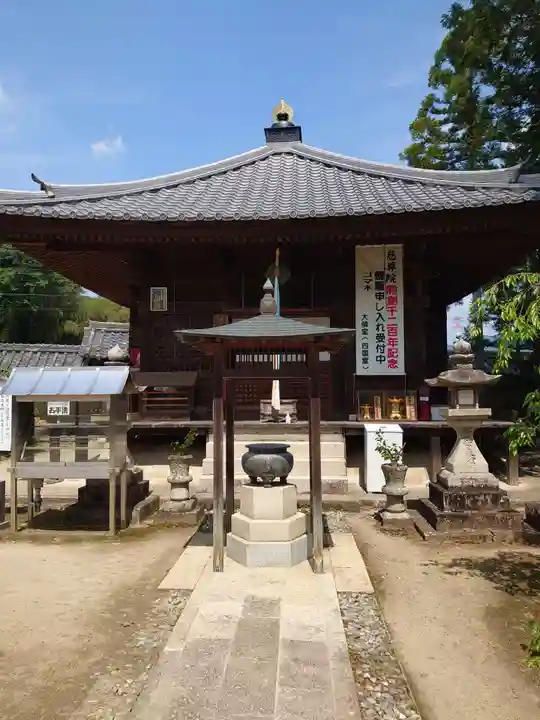 慈尊院の本殿・本堂