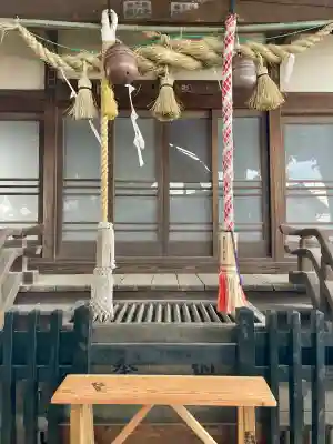 諏訪大神社 の{uncategorized: "未分類", other: "その他", undefined: "問題あり", building: "その他建物", grave: "お墓", sacred_gate: "鳥居", guardian: "狛犬", statue: "像", buddha: "仏像", history: "歴史", nature: "自然", garden: "庭園", animal: "動物", pagoda: "塔", temizu: "手水舎", mountain_gate: "山門・神門", sanctuary: "本殿・本堂", subordinate: "末社・摂社", art: "芸術", scenery: "景色", jizo: "地蔵", ema: "絵馬", goshuin: "御朱印", omikuji: "おみくじ", items: "授与品その他", amulet: "お守り", goshuincho: "御朱印帳", eats: "食事", festival: "お祭り", votive_dance: "神楽", shichigosan: "七五三参", wedding: "結婚式", experience: "体験その他", initially: "初詣", around: "周辺", anti_infection: "感染症対策"}