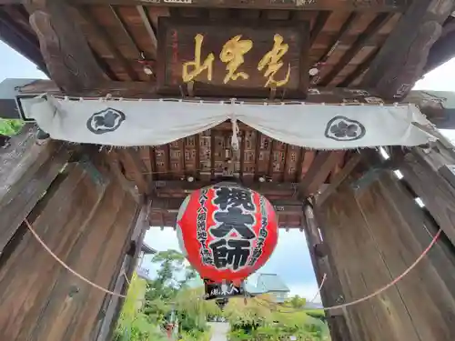 岩槻大師彌勒密寺の山門