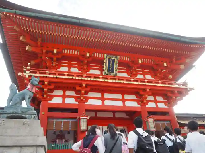 伏見稲荷大社の山門・神門