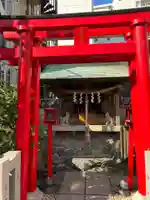 正一位左近稲荷大明神の鳥居