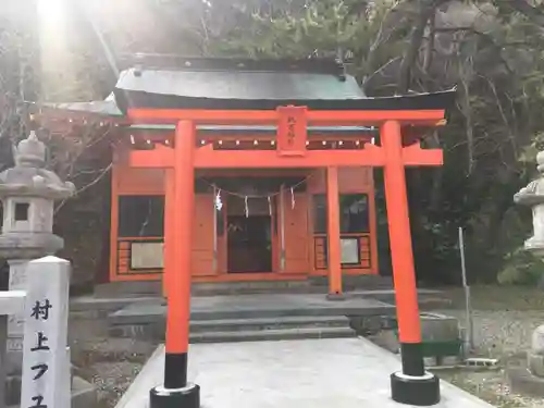 鶴若稲荷神社の鳥居