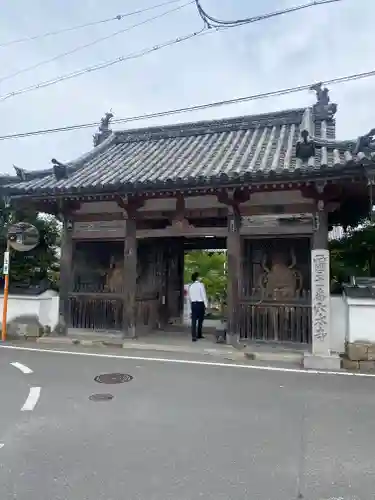 穴太寺の山門