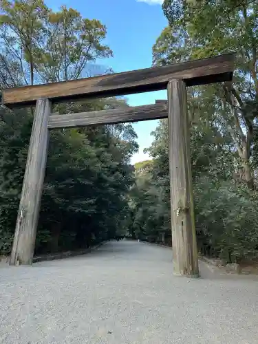 熱田神宮の{uncategorized: "未分類", other: "その他", undefined: "問題あり", building: "その他建物", grave: "お墓", sacred_gate: "鳥居", guardian: "狛犬", statue: "像", buddha: "仏像", history: "歴史", nature: "自然", garden: "庭園", animal: "動物", pagoda: "塔", temizu: "手水舎", mountain_gate: "山門・神門", sanctuary: "本殿・本堂", subordinate: "末社・摂社", art: "芸術", scenery: "景色", jizo: "地蔵", ema: "絵馬", goshuin: "御朱印", omikuji: "おみくじ", items: "授与品その他", amulet: "お守り", goshuincho: "御朱印帳", eats: "食事", festival: "お祭り", votive_dance: "神楽", shichigosan: "七五三参", wedding: "結婚式", experience: "体験その他", initially: "初詣", around: "周辺", anti_infection: "感染症対策"}