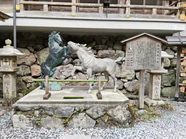 貴船神社の{uncategorized: "未分類", other: "その他", undefined: "問題あり", building: "その他建物", grave: "お墓", sacred_gate: "鳥居", guardian: "狛犬", statue: "像", buddha: "仏像", history: "歴史", nature: "自然", garden: "庭園", animal: "動物", pagoda: "塔", temizu: "手水舎", mountain_gate: "山門・神門", sanctuary: "本殿・本堂", subordinate: "末社・摂社", art: "芸術", scenery: "景色", jizo: "地蔵", ema: "絵馬", goshuin: "御朱印", omikuji: "おみくじ", items: "授与品その他", amulet: "お守り", goshuincho: "御朱印帳", eats: "食事", festival: "お祭り", votive_dance: "神楽", shichigosan: "七五三参", wedding: "結婚式", experience: "体験その他", initially: "初詣", around: "周辺", anti_infection: "感染症対策"}
