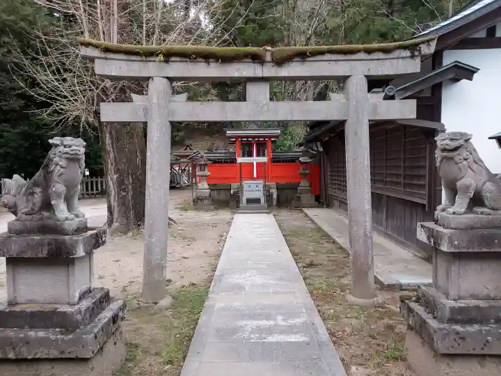 宇太水分神社(中社)の{uncategorized: "未分類", other: "その他", undefined: "問題あり", building: "その他建物", grave: "お墓", sacred_gate: "鳥居", guardian: "狛犬", statue: "像", buddha: "仏像", history: "歴史", nature: "自然", garden: "庭園", animal: "動物", pagoda: "塔", temizu: "手水舎", mountain_gate: "山門・神門", sanctuary: "本殿・本堂", subordinate: "末社・摂社", art: "芸術", scenery: "景色", jizo: "地蔵", ema: "絵馬", goshuin: "御朱印", omikuji: "おみくじ", items: "授与品その他", amulet: "お守り", goshuincho: "御朱印帳", eats: "食事", festival: "お祭り", votive_dance: "神楽", shichigosan: "七五三参", wedding: "結婚式", experience: "体験その他", initially: "初詣", around: "周辺", anti_infection: "感染症対策"}