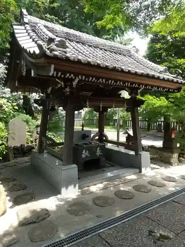 澤蔵司稲荷（慈眼院）の手水舎
