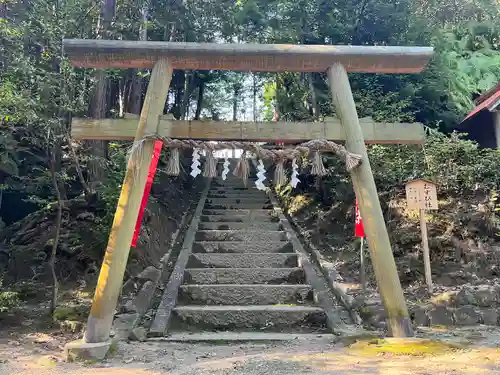 敢國神社の鳥居