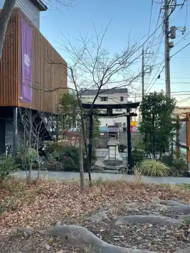 氷川神社の{uncategorized: "未分類", other: "その他", undefined: "問題あり", building: "その他建物", grave: "お墓", sacred_gate: "鳥居", guardian: "狛犬", statue: "像", buddha: "仏像", history: "歴史", nature: "自然", garden: "庭園", animal: "動物", pagoda: "塔", temizu: "手水舎", mountain_gate: "山門・神門", sanctuary: "本殿・本堂", subordinate: "末社・摂社", art: "芸術", scenery: "景色", jizo: "地蔵", ema: "絵馬", goshuin: "御朱印", omikuji: "おみくじ", items: "授与品その他", amulet: "お守り", goshuincho: "御朱印帳", eats: "食事", festival: "お祭り", votive_dance: "神楽", shichigosan: "七五三参", wedding: "結婚式", experience: "体験その他", initially: "初詣", around: "周辺", anti_infection: "感染症対策"}