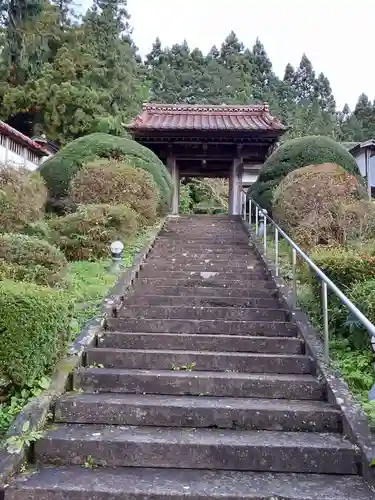 霊桃寺の山門