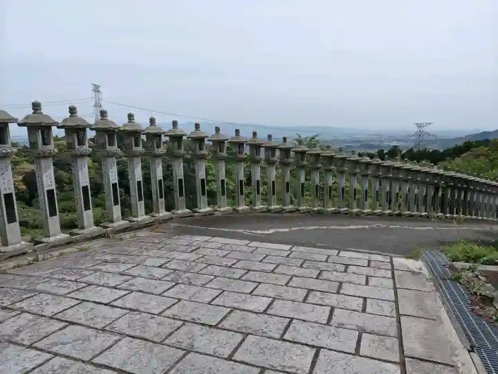 総本山 本福寺の{uncategorized: "未分類", other: "その他", undefined: "問題あり", building: "その他建物", grave: "お墓", sacred_gate: "鳥居", guardian: "狛犬", statue: "像", buddha: "仏像", history: "歴史", nature: "自然", garden: "庭園", animal: "動物", pagoda: "塔", temizu: "手水舎", mountain_gate: "山門・神門", sanctuary: "本殿・本堂", subordinate: "末社・摂社", art: "芸術", scenery: "景色", jizo: "地蔵", ema: "絵馬", goshuin: "御朱印", omikuji: "おみくじ", items: "授与品その他", amulet: "お守り", goshuincho: "御朱印帳", eats: "食事", festival: "お祭り", votive_dance: "神楽", shichigosan: "七五三参", wedding: "結婚式", experience: "体験その他", initially: "初詣", around: "周辺", anti_infection: "感染症対策"}