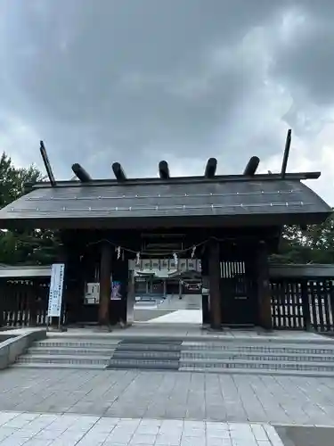 札幌護國神社の山門・神門