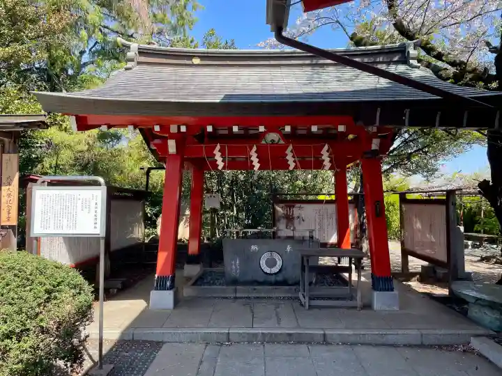 東伏見稲荷神社の{uncategorized: "未分類", other: "その他", undefined: "問題あり", building: "その他建物", grave: "お墓", sacred_gate: "鳥居", guardian: "狛犬", statue: "像", buddha: "仏像", history: "歴史", nature: "自然", garden: "庭園", animal: "動物", pagoda: "塔", temizu: "手水舎", mountain_gate: "山門・神門", sanctuary: "本殿・本堂", subordinate: "末社・摂社", art: "芸術", scenery: "景色", jizo: "地蔵", ema: "絵馬", goshuin: "御朱印", omikuji: "おみくじ", items: "授与品その他", amulet: "お守り", goshuincho: "御朱印帳", eats: "食事", festival: "お祭り", votive_dance: "神楽", shichigosan: "七五三参", wedding: "結婚式", experience: "体験その他", initially: "初詣", around: "周辺", anti_infection: "感染症対策"}
