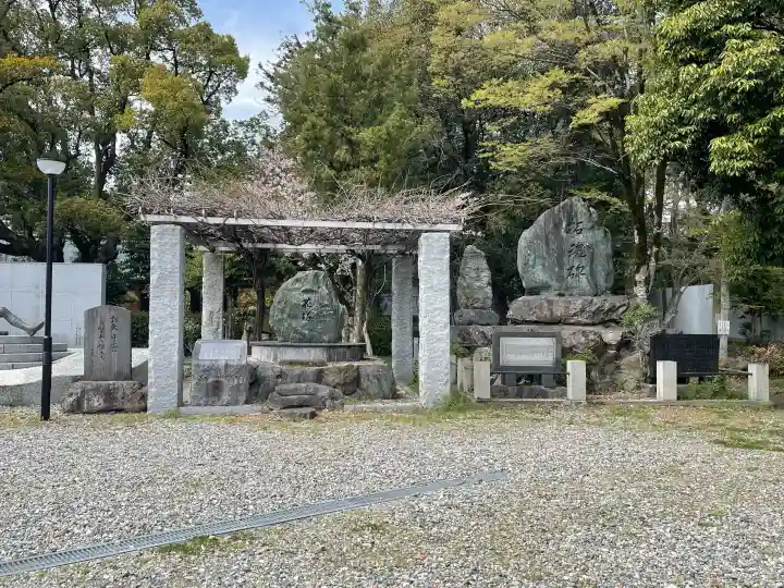 滋賀県護国神社の{uncategorized: "未分類", other: "その他", undefined: "問題あり", building: "その他建物", grave: "お墓", sacred_gate: "鳥居", guardian: "狛犬", statue: "像", buddha: "仏像", history: "歴史", nature: "自然", garden: "庭園", animal: "動物", pagoda: "塔", temizu: "手水舎", mountain_gate: "山門・神門", sanctuary: "本殿・本堂", subordinate: "末社・摂社", art: "芸術", scenery: "景色", jizo: "地蔵", ema: "絵馬", goshuin: "御朱印", omikuji: "おみくじ", items: "授与品その他", amulet: "お守り", goshuincho: "御朱印帳", eats: "食事", festival: "お祭り", votive_dance: "神楽", shichigosan: "七五三参", wedding: "結婚式", experience: "体験その他", initially: "初詣", around: "周辺", anti_infection: "感染症対策"}