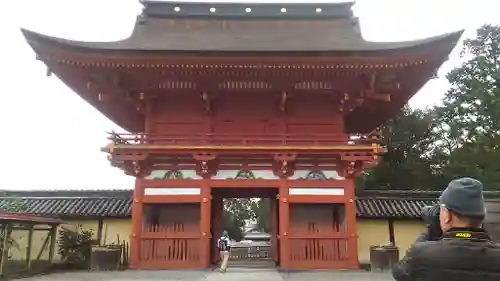 美濃國一宮　南宮大社の山門・神門