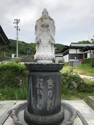 八浄寺の{uncategorized: "未分類", other: "その他", undefined: "問題あり", building: "その他建物", grave: "お墓", sacred_gate: "鳥居", guardian: "狛犬", statue: "像", buddha: "仏像", history: "歴史", nature: "自然", garden: "庭園", animal: "動物", pagoda: "塔", temizu: "手水舎", mountain_gate: "山門・神門", sanctuary: "本殿・本堂", subordinate: "末社・摂社", art: "芸術", scenery: "景色", jizo: "地蔵", ema: "絵馬", goshuin: "御朱印", omikuji: "おみくじ", items: "授与品その他", amulet: "お守り", goshuincho: "御朱印帳", eats: "食事", festival: "お祭り", votive_dance: "神楽", shichigosan: "七五三参", wedding: "結婚式", experience: "体験その他", initially: "初詣", around: "周辺", anti_infection: "感染症対策"}