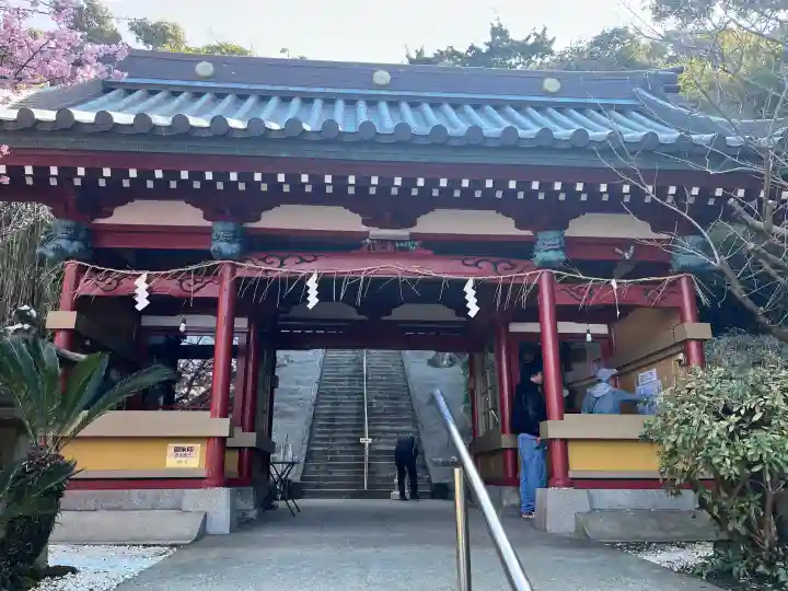 洲崎神社の{uncategorized: "未分類", other: "その他", undefined: "問題あり", building: "その他建物", grave: "お墓", sacred_gate: "鳥居", guardian: "狛犬", statue: "像", buddha: "仏像", history: "歴史", nature: "自然", garden: "庭園", animal: "動物", pagoda: "塔", temizu: "手水舎", mountain_gate: "山門・神門", sanctuary: "本殿・本堂", subordinate: "末社・摂社", art: "芸術", scenery: "景色", jizo: "地蔵", ema: "絵馬", goshuin: "御朱印", omikuji: "おみくじ", items: "授与品その他", amulet: "お守り", goshuincho: "御朱印帳", eats: "食事", festival: "お祭り", votive_dance: "神楽", shichigosan: "七五三参", wedding: "結婚式", experience: "体験その他", initially: "初詣", around: "周辺", anti_infection: "感染症対策"}