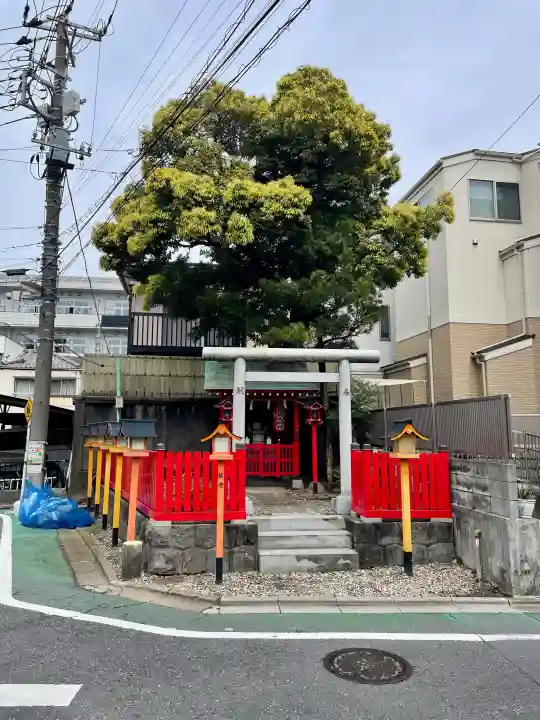 馬場子育稲荷神社の{uncategorized: "未分類", other: "その他", undefined: "問題あり", building: "その他建物", grave: "お墓", sacred_gate: "鳥居", guardian: "狛犬", statue: "像", buddha: "仏像", history: "歴史", nature: "自然", garden: "庭園", animal: "動物", pagoda: "塔", temizu: "手水舎", mountain_gate: "山門・神門", sanctuary: "本殿・本堂", subordinate: "末社・摂社", art: "芸術", scenery: "景色", jizo: "地蔵", ema: "絵馬", goshuin: "御朱印", omikuji: "おみくじ", items: "授与品その他", amulet: "お守り", goshuincho: "御朱印帳", eats: "食事", festival: "お祭り", votive_dance: "神楽", shichigosan: "七五三参", wedding: "結婚式", experience: "体験その他", initially: "初詣", around: "周辺", anti_infection: "感染症対策"}