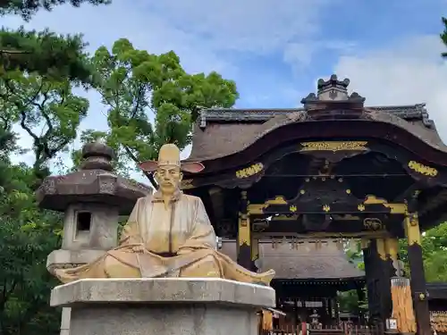 豊国神社の像