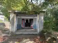 南方神社(諏訪神社)の{uncategorized: "未分類", other: "その他", undefined: "問題あり", building: "その他建物", grave: "お墓", sacred_gate: "鳥居", guardian: "狛犬", statue: "像", buddha: "仏像", history: "歴史", nature: "自然", garden: "庭園", animal: "動物", pagoda: "塔", temizu: "手水舎", mountain_gate: "山門・神門", sanctuary: "本殿・本堂", subordinate: "末社・摂社", art: "芸術", scenery: "景色", jizo: "地蔵", ema: "絵馬", goshuin: "御朱印", omikuji: "おみくじ", items: "授与品その他", amulet: "お守り", goshuincho: "御朱印帳", eats: "食事", festival: "お祭り", votive_dance: "神楽", shichigosan: "七五三参", wedding: "結婚式", experience: "体験その他", initially: "初詣", around: "周辺", anti_infection: "感染症対策"}