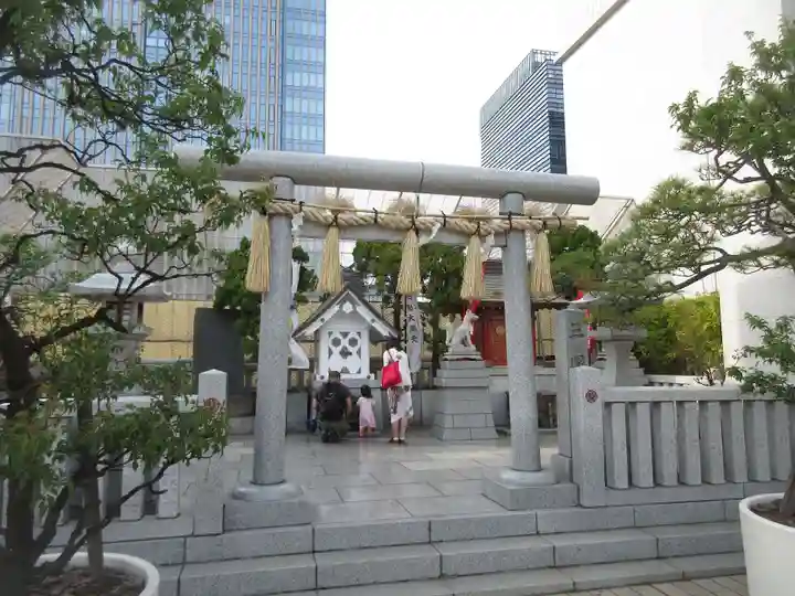 三囲神社(三圍神社)日本橋摂社の鳥居