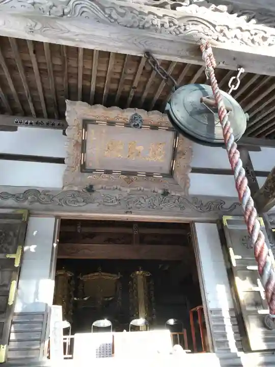 摩尼寺の本殿・本堂