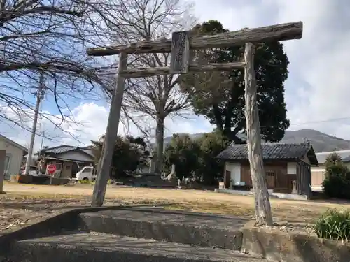 天都賀佐彦神社の鳥居