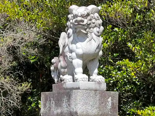 山梨縣護國神社の狛犬