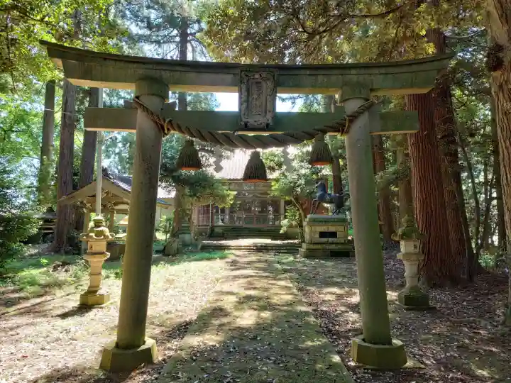 石部神社の{uncategorized: "未分類", other: "その他", undefined: "問題あり", building: "その他建物", grave: "お墓", sacred_gate: "鳥居", guardian: "狛犬", statue: "像", buddha: "仏像", history: "歴史", nature: "自然", garden: "庭園", animal: "動物", pagoda: "塔", temizu: "手水舎", mountain_gate: "山門・神門", sanctuary: "本殿・本堂", subordinate: "末社・摂社", art: "芸術", scenery: "景色", jizo: "地蔵", ema: "絵馬", goshuin: "御朱印", omikuji: "おみくじ", items: "授与品その他", amulet: "お守り", goshuincho: "御朱印帳", eats: "食事", festival: "お祭り", votive_dance: "神楽", shichigosan: "七五三参", wedding: "結婚式", experience: "体験その他", initially: "初詣", around: "周辺", anti_infection: "感染症対策"}