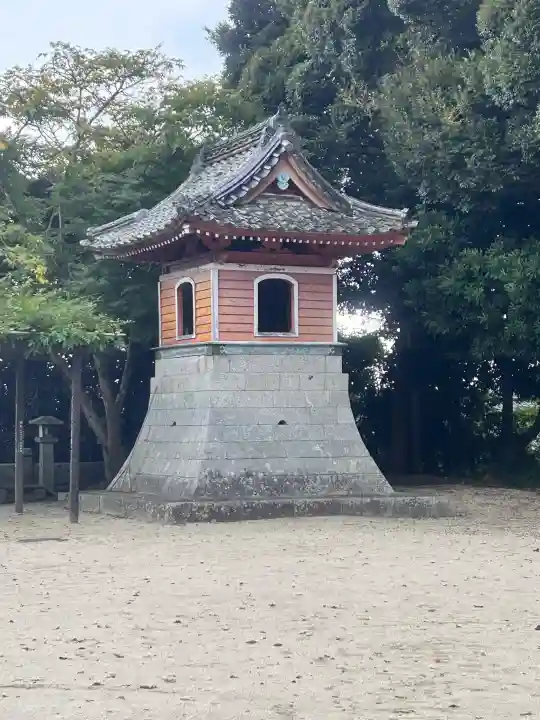 古熊神社の{uncategorized: "未分類", other: "その他", undefined: "問題あり", building: "その他建物", grave: "お墓", sacred_gate: "鳥居", guardian: "狛犬", statue: "像", buddha: "仏像", history: "歴史", nature: "自然", garden: "庭園", animal: "動物", pagoda: "塔", temizu: "手水舎", mountain_gate: "山門・神門", sanctuary: "本殿・本堂", subordinate: "末社・摂社", art: "芸術", scenery: "景色", jizo: "地蔵", ema: "絵馬", goshuin: "御朱印", omikuji: "おみくじ", items: "授与品その他", amulet: "お守り", goshuincho: "御朱印帳", eats: "食事", festival: "お祭り", votive_dance: "神楽", shichigosan: "七五三参", wedding: "結婚式", experience: "体験その他", initially: "初詣", around: "周辺", anti_infection: "感染症対策"}
