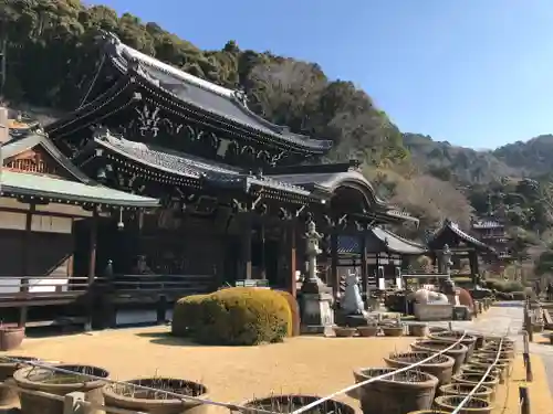 三室戸寺の本殿・本堂