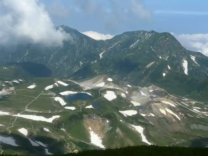 雄山神社峰本社の{uncategorized: "未分類", other: "その他", undefined: "問題あり", building: "その他建物", grave: "お墓", sacred_gate: "鳥居", guardian: "狛犬", statue: "像", buddha: "仏像", history: "歴史", nature: "自然", garden: "庭園", animal: "動物", pagoda: "塔", temizu: "手水舎", mountain_gate: "山門・神門", sanctuary: "本殿・本堂", subordinate: "末社・摂社", art: "芸術", scenery: "景色", jizo: "地蔵", ema: "絵馬", goshuin: "御朱印", omikuji: "おみくじ", items: "授与品その他", amulet: "お守り", goshuincho: "御朱印帳", eats: "食事", festival: "お祭り", votive_dance: "神楽", shichigosan: "七五三参", wedding: "結婚式", experience: "体験その他", initially: "初詣", around: "周辺", anti_infection: "感染症対策"}