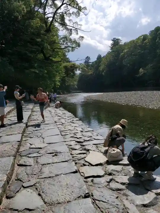 伊勢神宮内宮(皇大神宮)の{uncategorized: "未分類", other: "その他", undefined: "問題あり", building: "その他建物", grave: "お墓", sacred_gate: "鳥居", guardian: "狛犬", statue: "像", buddha: "仏像", history: "歴史", nature: "自然", garden: "庭園", animal: "動物", pagoda: "塔", temizu: "手水舎", mountain_gate: "山門・神門", sanctuary: "本殿・本堂", subordinate: "末社・摂社", art: "芸術", scenery: "景色", jizo: "地蔵", ema: "絵馬", goshuin: "御朱印", omikuji: "おみくじ", items: "授与品その他", amulet: "お守り", goshuincho: "御朱印帳", eats: "食事", festival: "お祭り", votive_dance: "神楽", shichigosan: "七五三参", wedding: "結婚式", experience: "体験その他", initially: "初詣", around: "周辺", anti_infection: "感染症対策"}