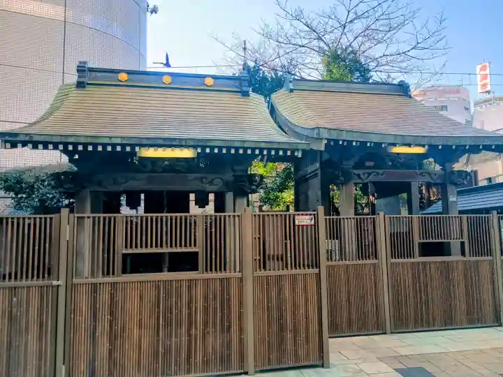 池袋四面塔稲荷大明神の{uncategorized: "未分類", other: "その他", undefined: "問題あり", building: "その他建物", grave: "お墓", sacred_gate: "鳥居", guardian: "狛犬", statue: "像", buddha: "仏像", history: "歴史", nature: "自然", garden: "庭園", animal: "動物", pagoda: "塔", temizu: "手水舎", mountain_gate: "山門・神門", sanctuary: "本殿・本堂", subordinate: "末社・摂社", art: "芸術", scenery: "景色", jizo: "地蔵", ema: "絵馬", goshuin: "御朱印", omikuji: "おみくじ", items: "授与品その他", amulet: "お守り", goshuincho: "御朱印帳", eats: "食事", festival: "お祭り", votive_dance: "神楽", shichigosan: "七五三参", wedding: "結婚式", experience: "体験その他", initially: "初詣", around: "周辺", anti_infection: "感染症対策"}