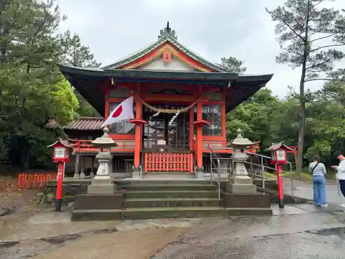 月讀神社の{uncategorized: "未分類", other: "その他", undefined: "問題あり", building: "その他建物", grave: "お墓", sacred_gate: "鳥居", guardian: "狛犬", statue: "像", buddha: "仏像", history: "歴史", nature: "自然", garden: "庭園", animal: "動物", pagoda: "塔", temizu: "手水舎", mountain_gate: "山門・神門", sanctuary: "本殿・本堂", subordinate: "末社・摂社", art: "芸術", scenery: "景色", jizo: "地蔵", ema: "絵馬", goshuin: "御朱印", omikuji: "おみくじ", items: "授与品その他", amulet: "お守り", goshuincho: "御朱印帳", eats: "食事", festival: "お祭り", votive_dance: "神楽", shichigosan: "七五三参", wedding: "結婚式", experience: "体験その他", initially: "初詣", around: "周辺", anti_infection: "感染症対策"}