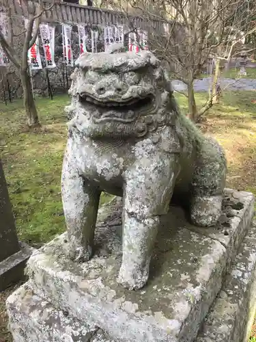 新海三社神社の狛犬