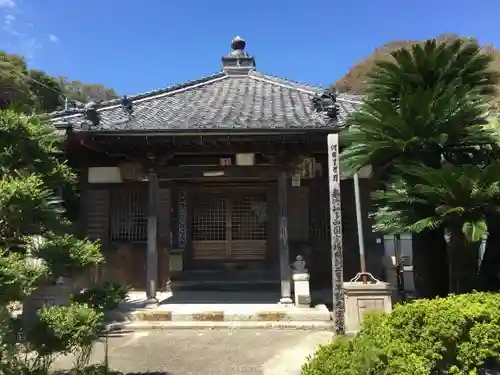 遍照寺の本殿・本堂