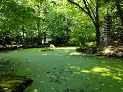 帯廣神社の庭園