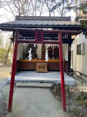 新屋山神社の末社・摂社