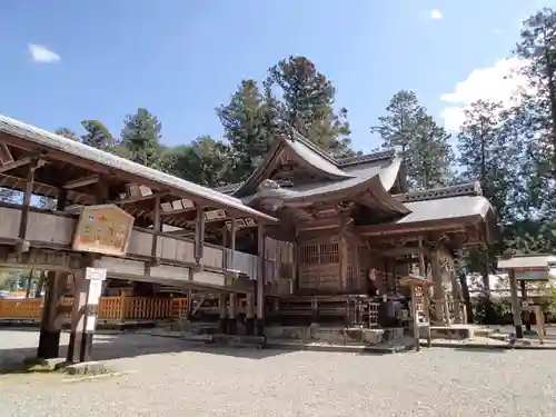 大川上美良布神社の本殿