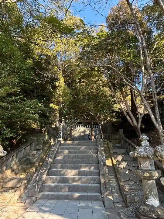 久能山東照宮の{uncategorized: "未分類", other: "その他", undefined: "問題あり", building: "その他建物", grave: "お墓", sacred_gate: "鳥居", guardian: "狛犬", statue: "像", buddha: "仏像", history: "歴史", nature: "自然", garden: "庭園", animal: "動物", pagoda: "塔", temizu: "手水舎", mountain_gate: "山門・神門", sanctuary: "本殿・本堂", subordinate: "末社・摂社", art: "芸術", scenery: "景色", jizo: "地蔵", ema: "絵馬", goshuin: "御朱印", omikuji: "おみくじ", items: "授与品その他", amulet: "お守り", goshuincho: "御朱印帳", eats: "食事", festival: "お祭り", votive_dance: "神楽", shichigosan: "七五三参", wedding: "結婚式", experience: "体験その他", initially: "初詣", around: "周辺", anti_infection: "感染症対策"}