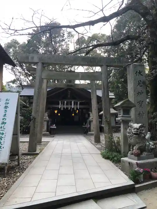 伏見神宝神社の鳥居