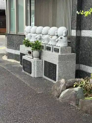 観明寺の{uncategorized: "未分類", other: "その他", undefined: "問題あり", building: "その他建物", grave: "お墓", sacred_gate: "鳥居", guardian: "狛犬", statue: "像", buddha: "仏像", history: "歴史", nature: "自然", garden: "庭園", animal: "動物", pagoda: "塔", temizu: "手水舎", mountain_gate: "山門・神門", sanctuary: "本殿・本堂", subordinate: "末社・摂社", art: "芸術", scenery: "景色", jizo: "地蔵", ema: "絵馬", goshuin: "御朱印", omikuji: "おみくじ", items: "授与品その他", amulet: "お守り", goshuincho: "御朱印帳", eats: "食事", festival: "お祭り", votive_dance: "神楽", shichigosan: "七五三参", wedding: "結婚式", experience: "体験その他", initially: "初詣", around: "周辺", anti_infection: "感染症対策"}
