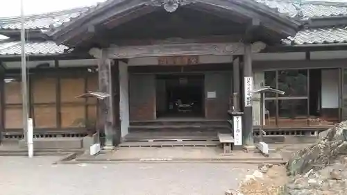 興山寺の本殿・本堂