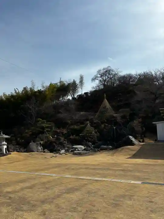 金蛇水神社の{uncategorized: "未分類", other: "その他", undefined: "問題あり", building: "その他建物", grave: "お墓", sacred_gate: "鳥居", guardian: "狛犬", statue: "像", buddha: "仏像", history: "歴史", nature: "自然", garden: "庭園", animal: "動物", pagoda: "塔", temizu: "手水舎", mountain_gate: "山門・神門", sanctuary: "本殿・本堂", subordinate: "末社・摂社", art: "芸術", scenery: "景色", jizo: "地蔵", ema: "絵馬", goshuin: "御朱印", omikuji: "おみくじ", items: "授与品その他", amulet: "お守り", goshuincho: "御朱印帳", eats: "食事", festival: "お祭り", votive_dance: "神楽", shichigosan: "七五三参", wedding: "結婚式", experience: "体験その他", initially: "初詣", around: "周辺", anti_infection: "感染症対策"}