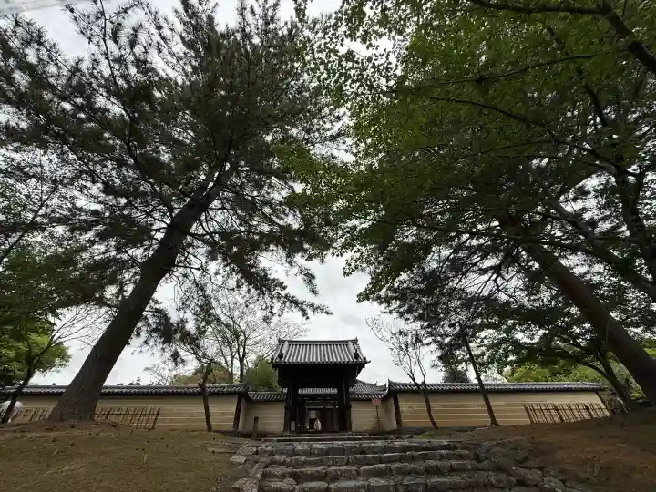 東大寺戒壇院戒壇堂の{uncategorized: "未分類", other: "その他", undefined: "問題あり", building: "その他建物", grave: "お墓", sacred_gate: "鳥居", guardian: "狛犬", statue: "像", buddha: "仏像", history: "歴史", nature: "自然", garden: "庭園", animal: "動物", pagoda: "塔", temizu: "手水舎", mountain_gate: "山門・神門", sanctuary: "本殿・本堂", subordinate: "末社・摂社", art: "芸術", scenery: "景色", jizo: "地蔵", ema: "絵馬", goshuin: "御朱印", omikuji: "おみくじ", items: "授与品その他", amulet: "お守り", goshuincho: "御朱印帳", eats: "食事", festival: "お祭り", votive_dance: "神楽", shichigosan: "七五三参", wedding: "結婚式", experience: "体験その他", initially: "初詣", around: "周辺", anti_infection: "感染症対策"}