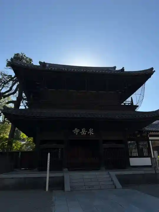 泉岳寺の{uncategorized: "未分類", other: "その他", undefined: "問題あり", building: "その他建物", grave: "お墓", sacred_gate: "鳥居", guardian: "狛犬", statue: "像", buddha: "仏像", history: "歴史", nature: "自然", garden: "庭園", animal: "動物", pagoda: "塔", temizu: "手水舎", mountain_gate: "山門・神門", sanctuary: "本殿・本堂", subordinate: "末社・摂社", art: "芸術", scenery: "景色", jizo: "地蔵", ema: "絵馬", goshuin: "御朱印", omikuji: "おみくじ", items: "授与品その他", amulet: "お守り", goshuincho: "御朱印帳", eats: "食事", festival: "お祭り", votive_dance: "神楽", shichigosan: "七五三参", wedding: "結婚式", experience: "体験その他", initially: "初詣", around: "周辺", anti_infection: "感染症対策"}
