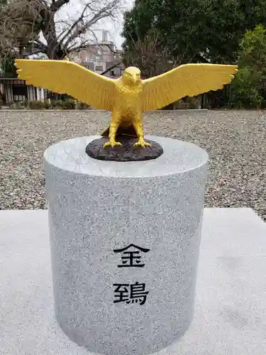 岡田神社の像