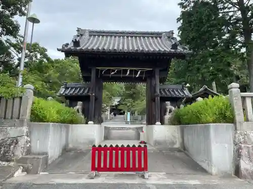 黒岡神社の山門